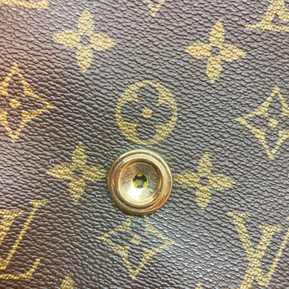 Authentic Louis Vuitton MM Saint Cloud Crossbody Bag, made in USA. - Picture 12 of 16